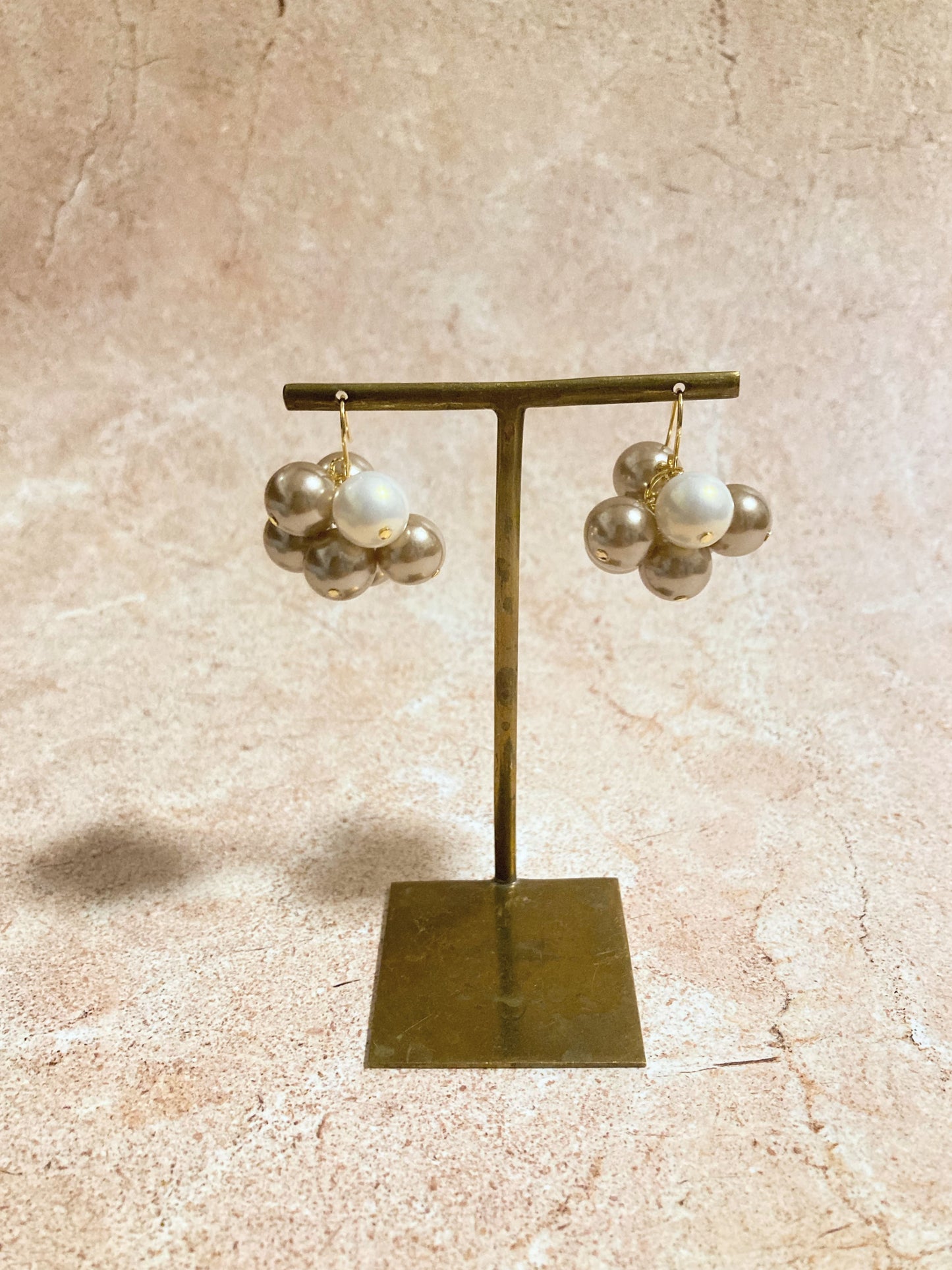 パールの上品つぶつぶピアス