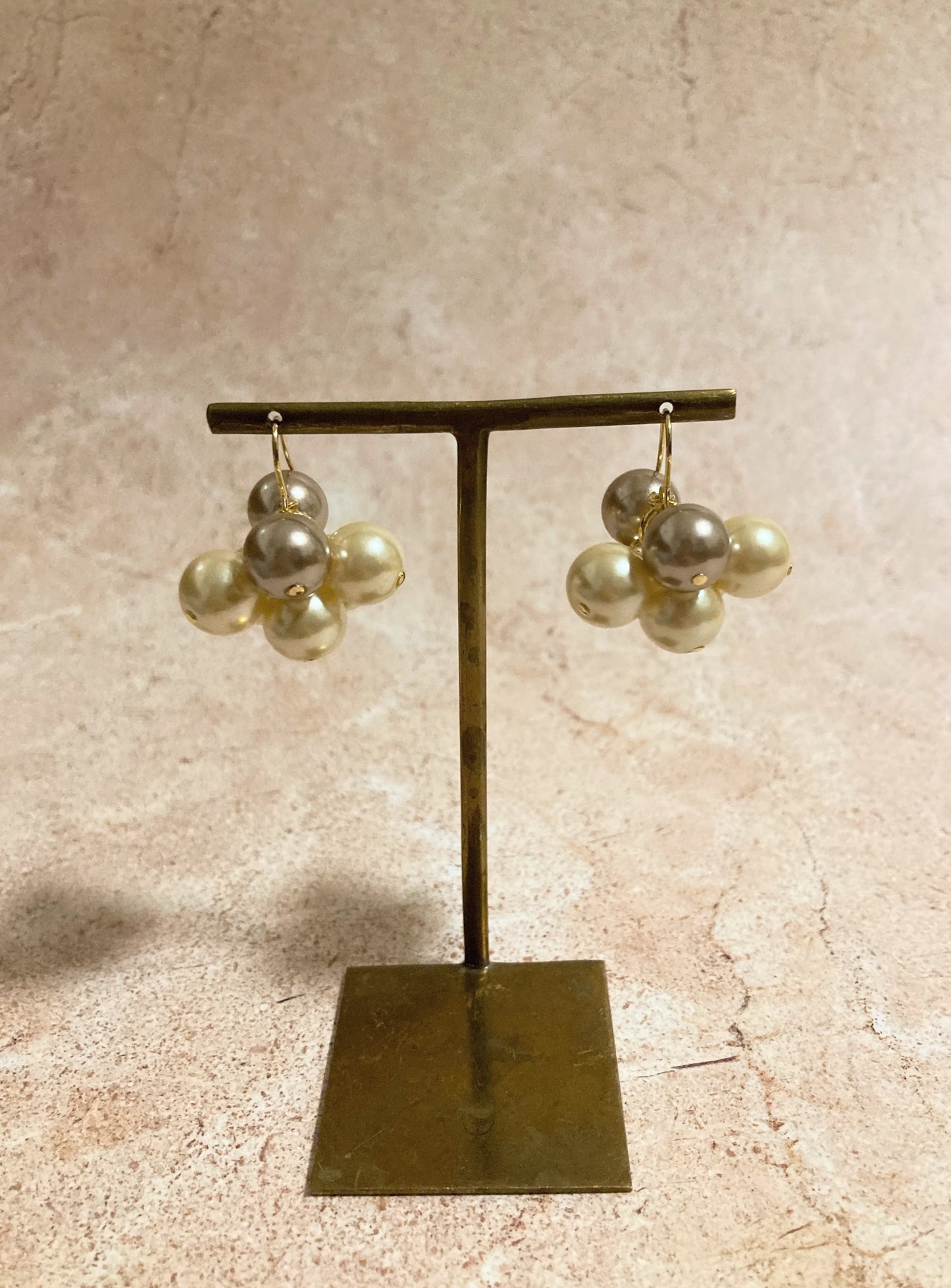 パールの上品つぶつぶピアス