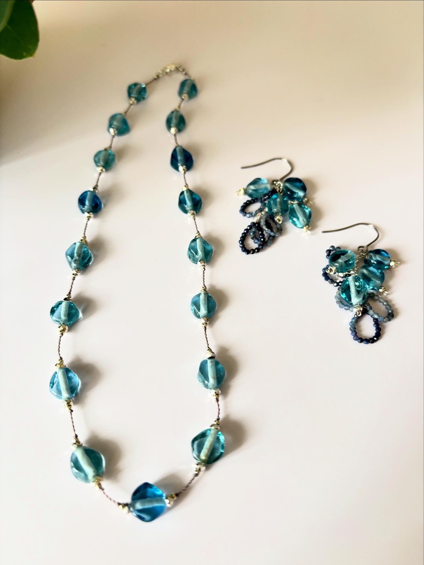 ジャワ島とんぼ玉ネックレス