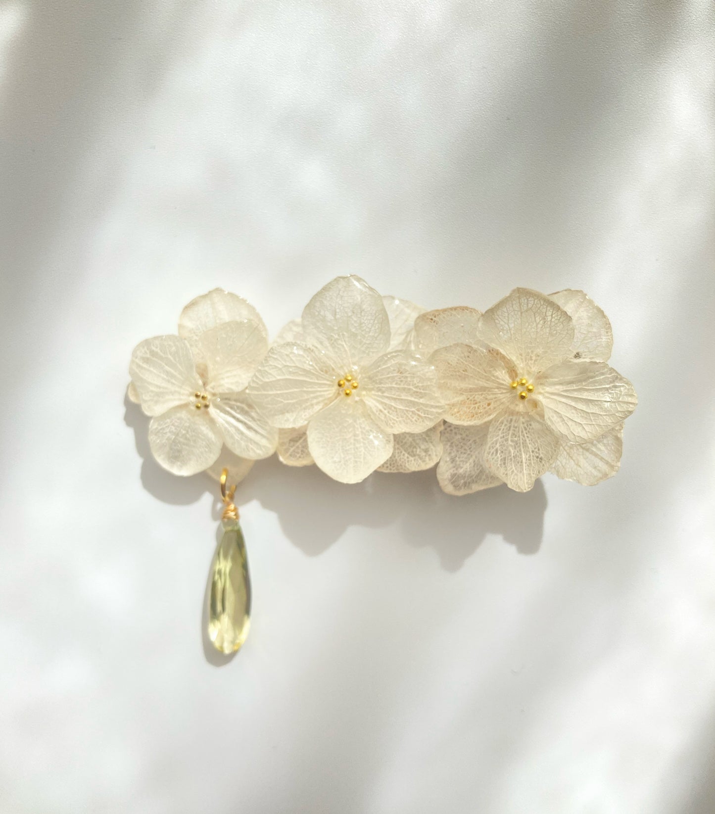白い紫陽花とレモンクォーツのヘアクリップ 中