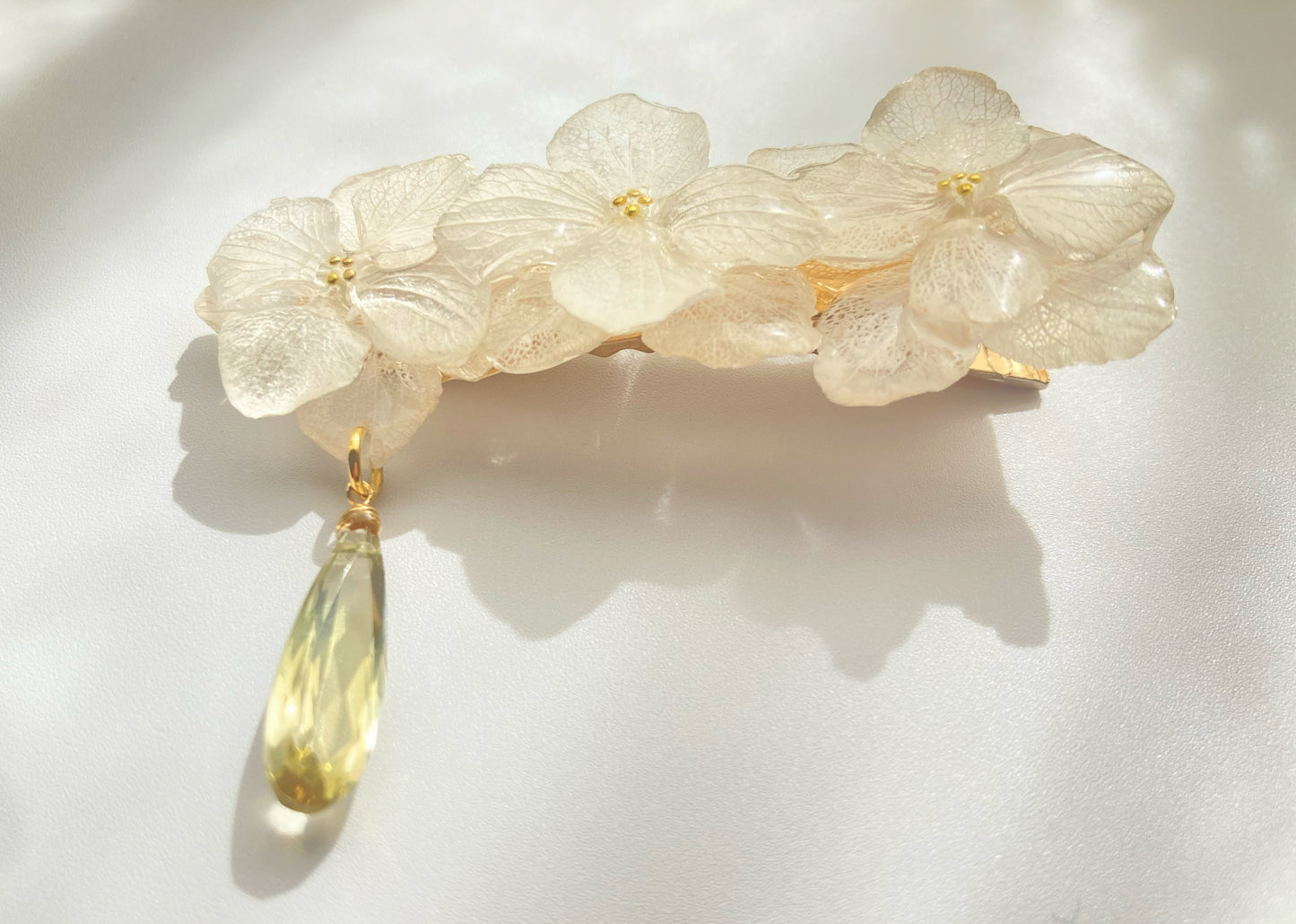 白い紫陽花とレモンクォーツのヘアクリップ 中