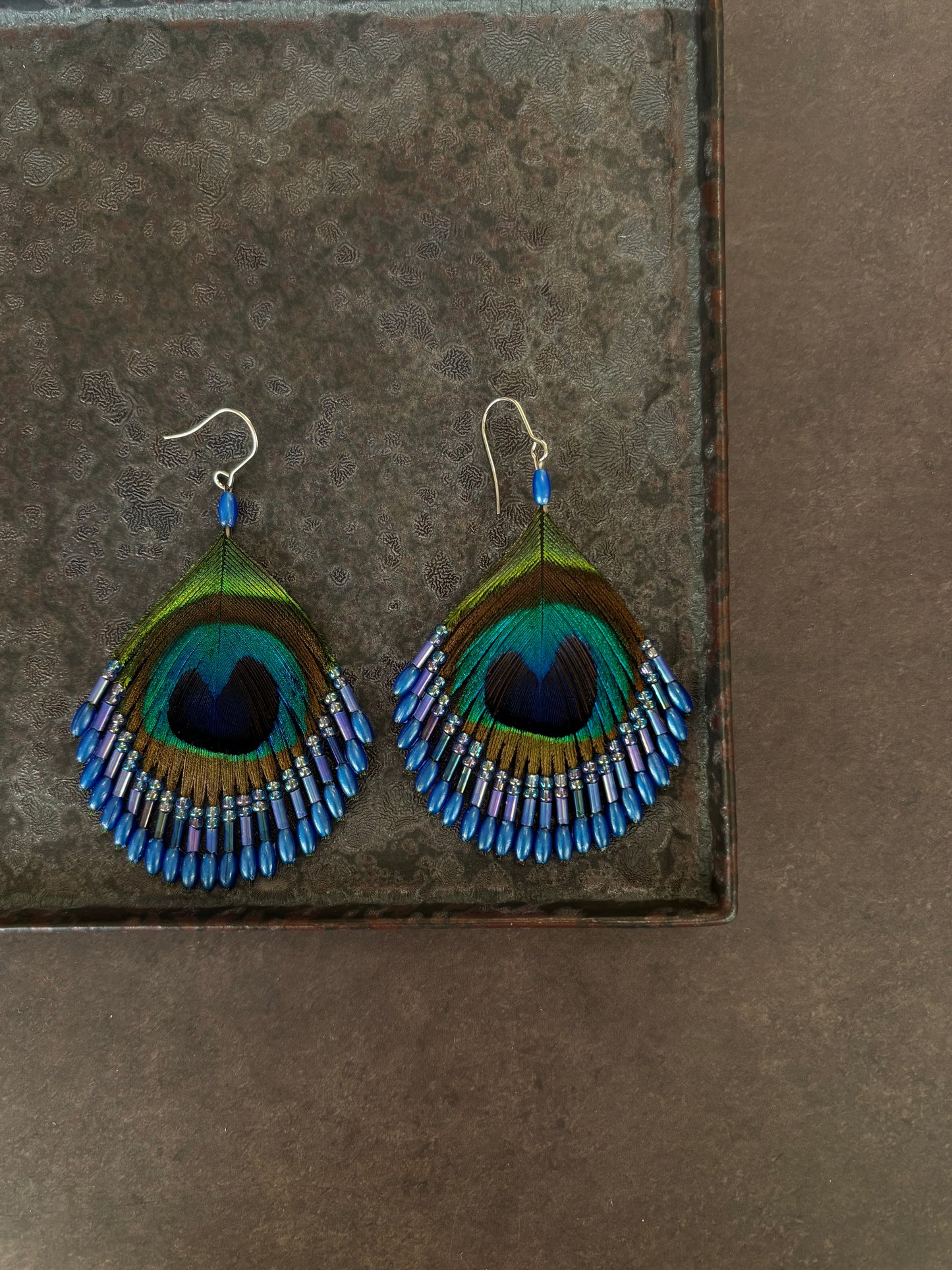 孔雀の羽ピアス ブルー