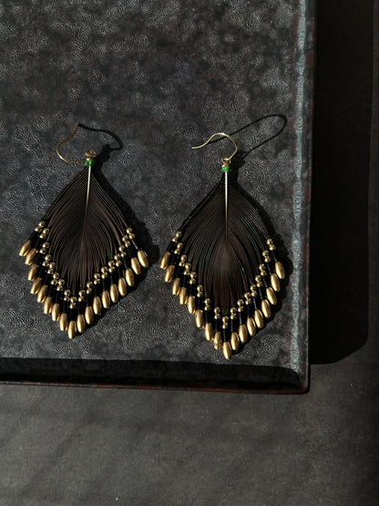 孔雀の羽ピアス 　ブラック