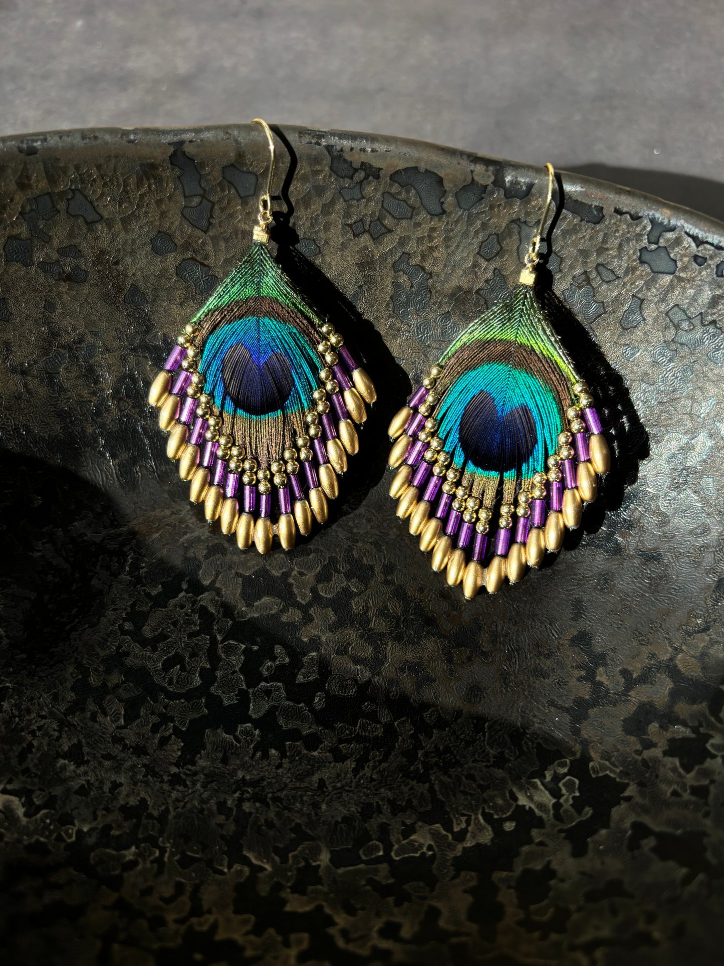 孔雀の羽ピアス 　パープル