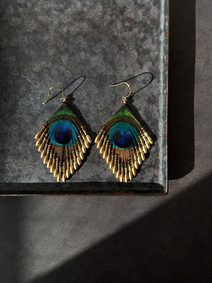 孔雀の羽ピアス 　マットゴールド