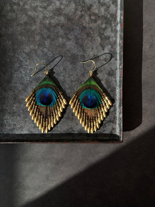 孔雀の羽ピアス 　マットゴールド