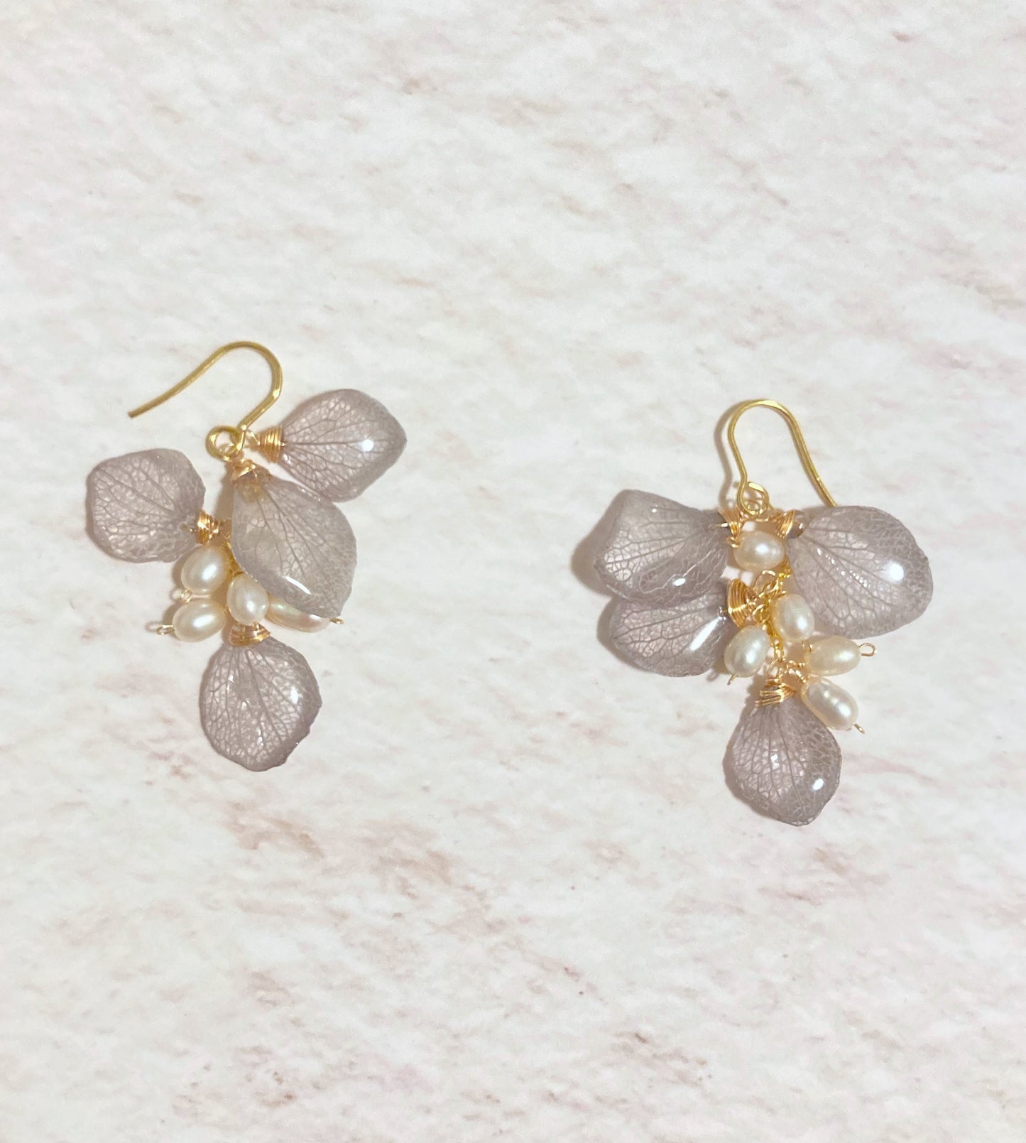 [Real Flowers] Greige Hydrangea and Pearl Earrings 