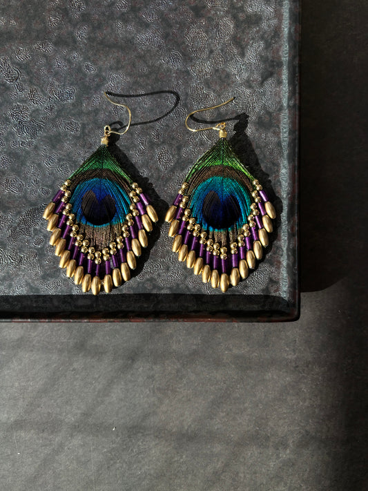 孔雀の羽ピアス 　パープル