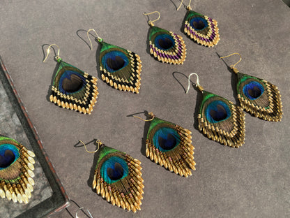 孔雀の羽ピアス 　パープル