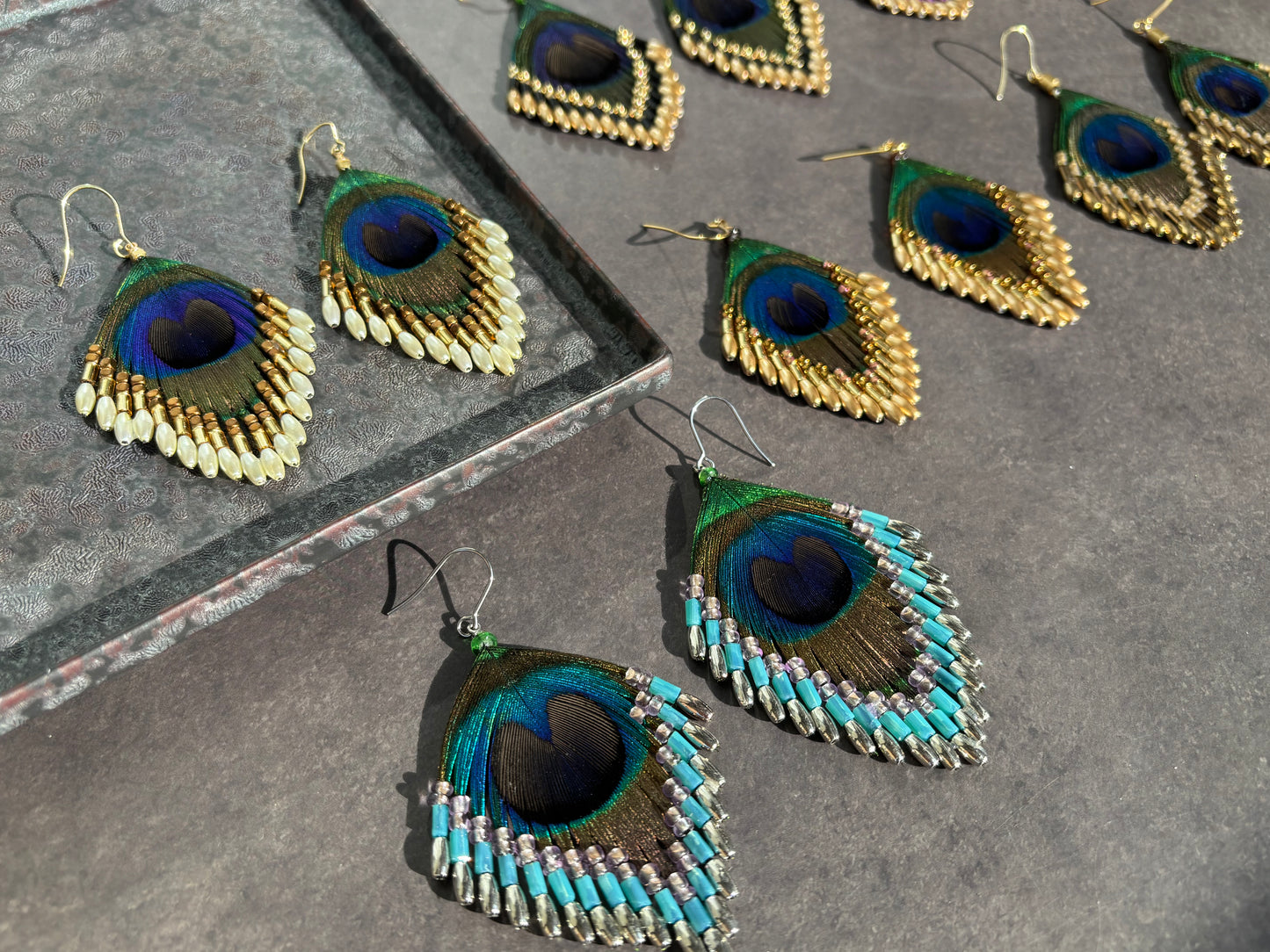 孔雀の羽ピアス 　シルバーブルー