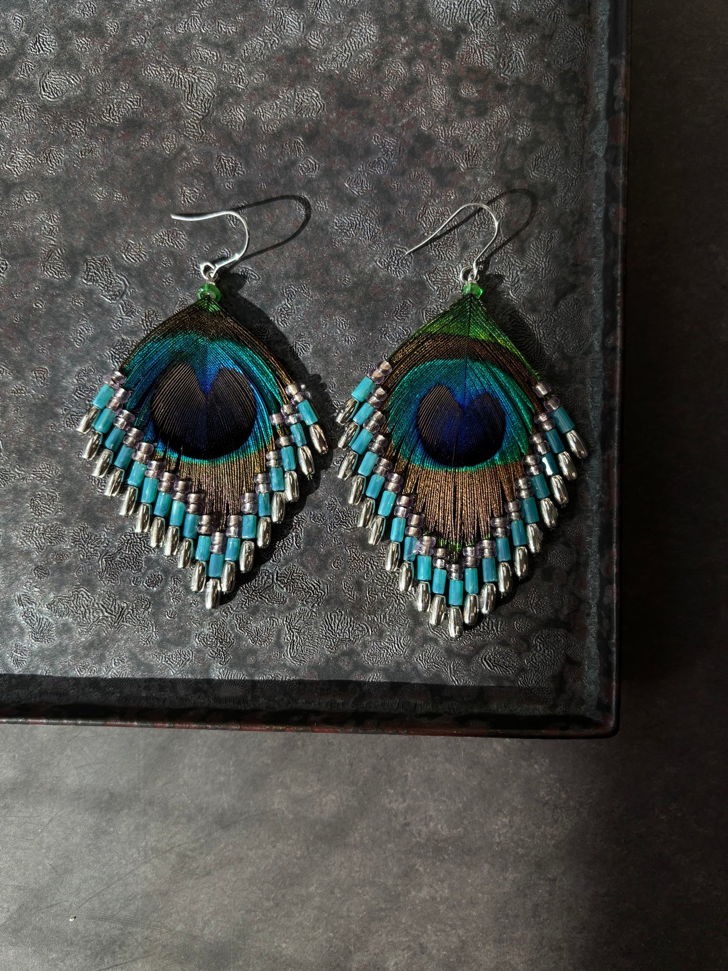 孔雀の羽ピアス 　シルバーブルー