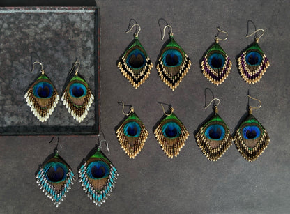 孔雀の羽ピアス 　パープル