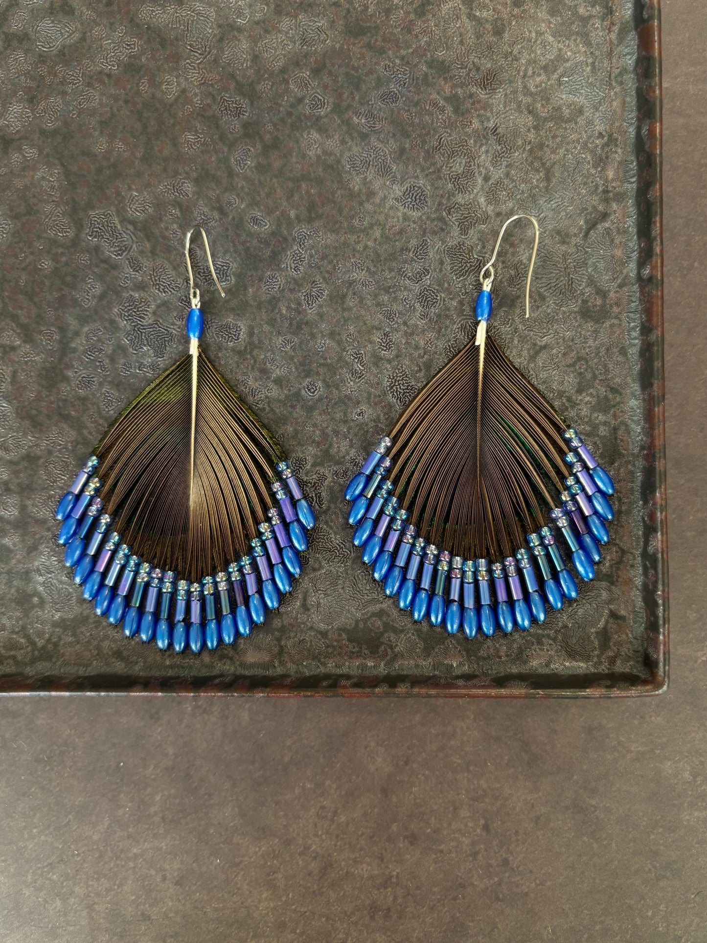 孔雀の羽ピアス ブルー