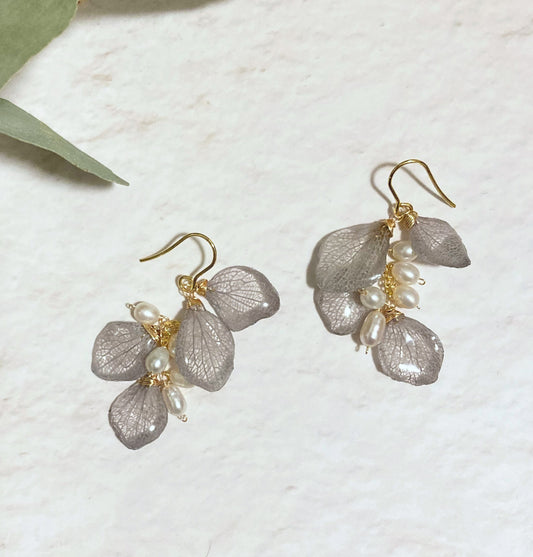 [Real Flowers] Greige Hydrangea and Pearl Earrings 